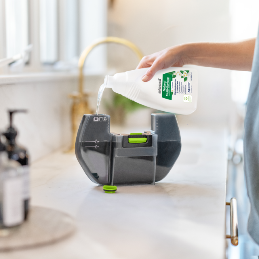 Včetně čisticího prostředku BISSELL Natural Pet Multi-Surface